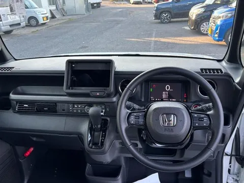Honda N-BOX Custom