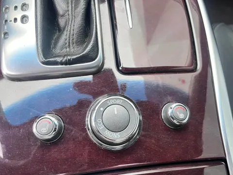 Infiniti Q70