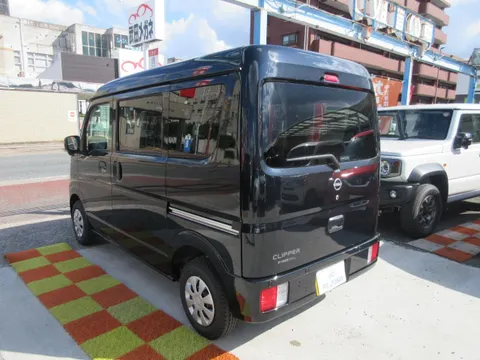 Nissan Clipper Van