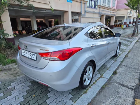 Hyundai Elantra (Avante)