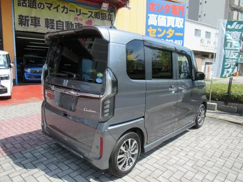 Honda N-BOX Custom