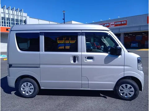 Nissan Clipper Van