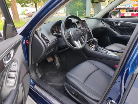 Infiniti Q50L
