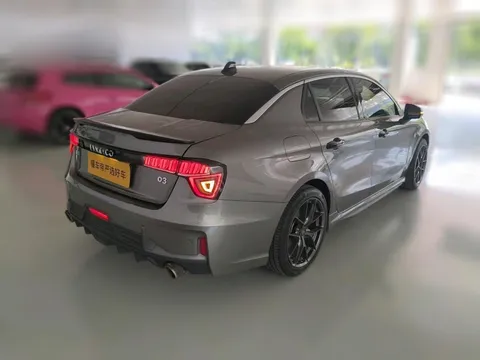 Lynk & Co 03