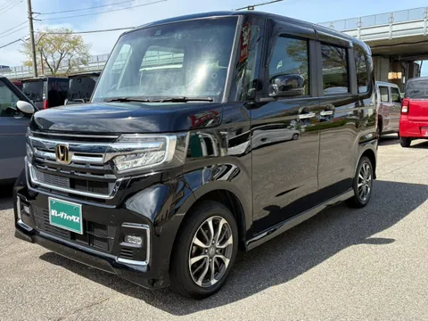 Honda N-BOX Custom