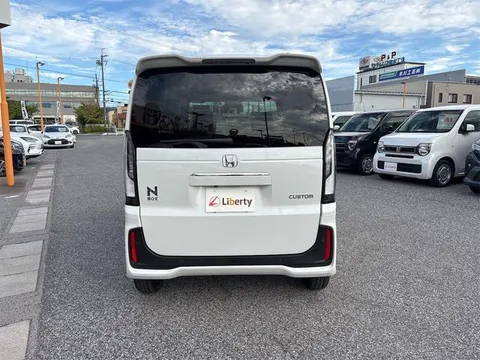 Honda N-BOX Custom