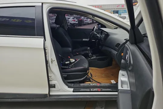 Dongfeng AX3