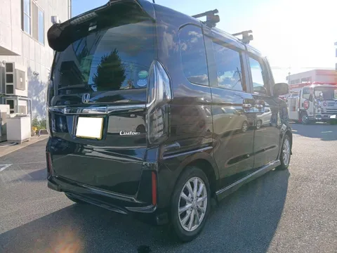 Honda N-BOX Custom