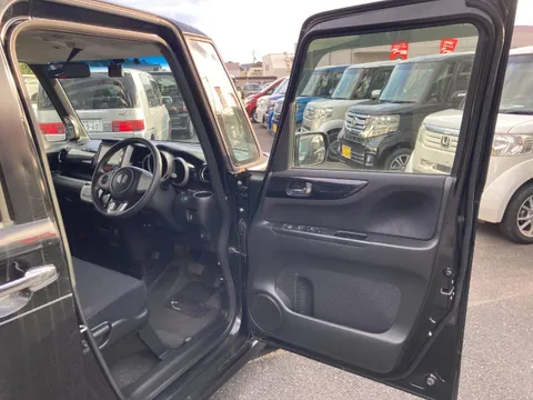 Honda N-BOX Custom