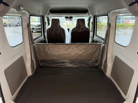 Nissan Clipper Van