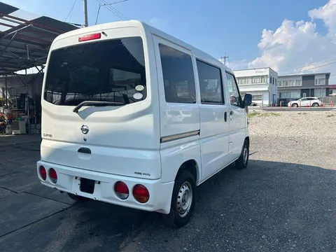 Nissan Clipper Van