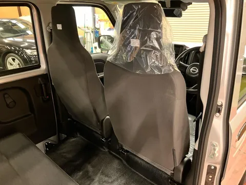 Nissan Clipper Van