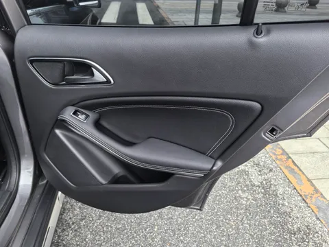 Mercedes-Benz Mercedes-Benz GLA