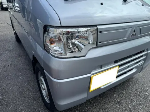 Mitsubishi Minicab Van