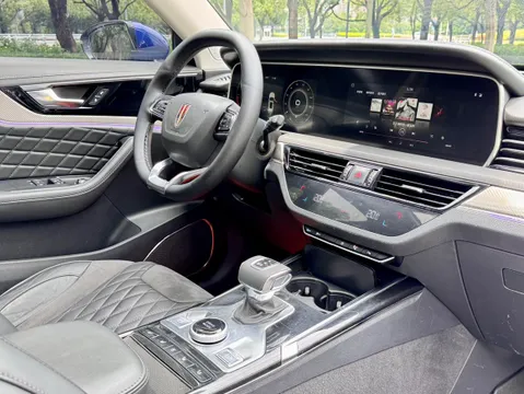 Hongqi HS5