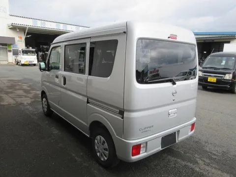 Nissan Clipper Van
