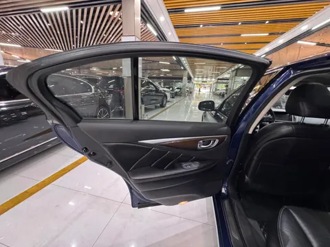 Infiniti Q50L