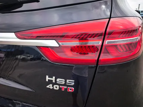 Hongqi HS5