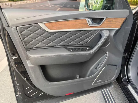 Hongqi HS7