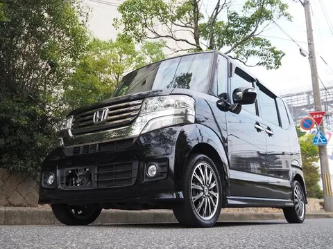 Honda N-BOX Custom