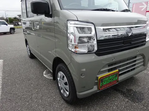 Nissan Clipper Van