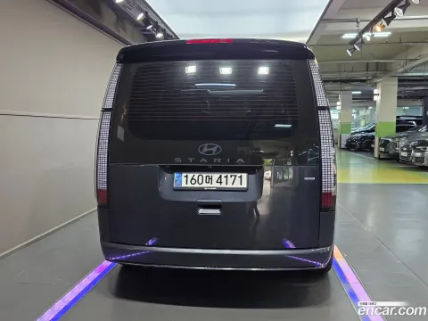 Hyundai Staria
