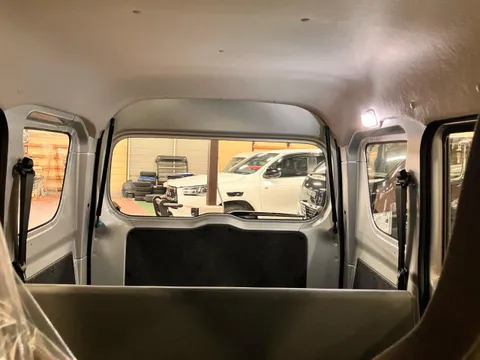 Nissan Clipper Van