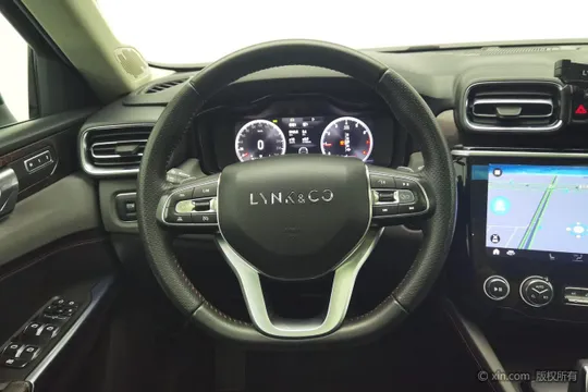 Lynk & Co 02