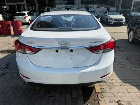 Hyundai Elantra (Avante)