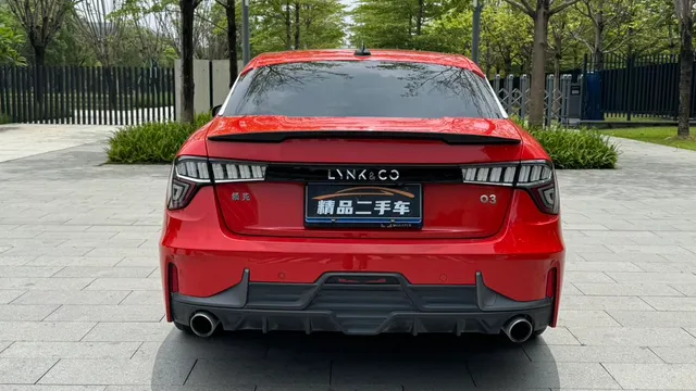 Lynk & Co 03