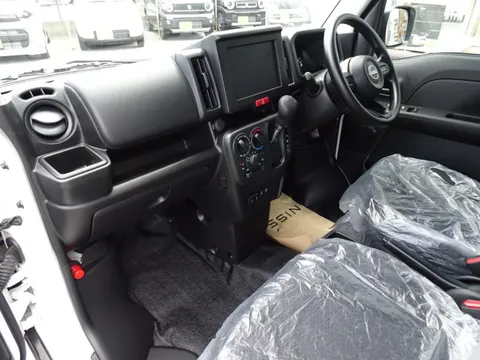 Nissan Clipper Van