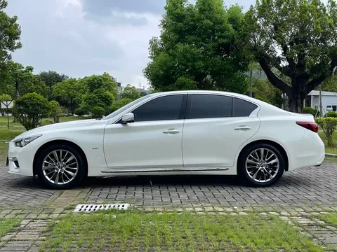 Infiniti Q50L