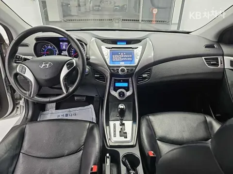 Hyundai Elantra (Avante)