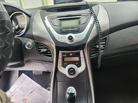 Hyundai Elantra (Avante)