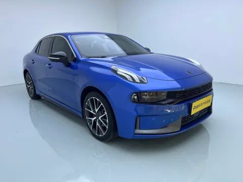 Lynk & Co 03