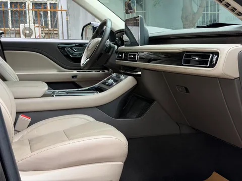 Lincoln Aviator