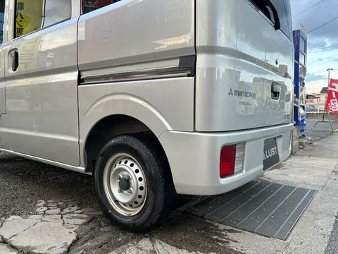 Mitsubishi Minicab Van