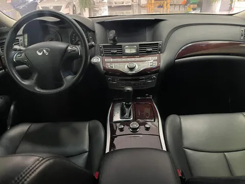 Infiniti Q70