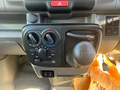 Nissan Clipper Van