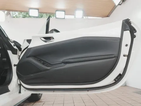 Mazda MX-5 (Roadster)