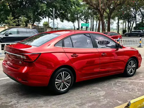 Roewe i5