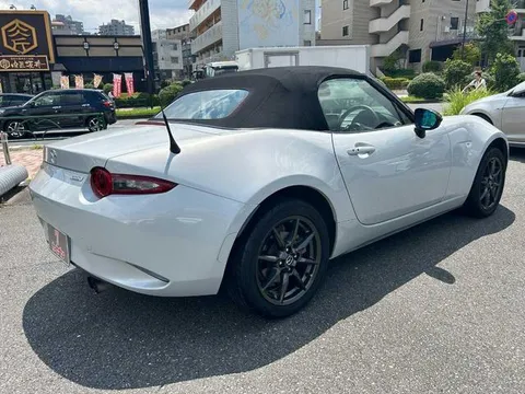 Mazda MX-5 (Roadster)