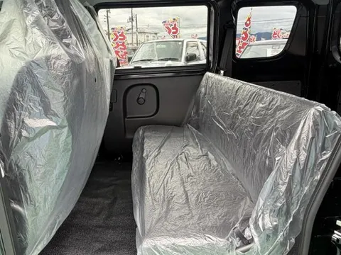 Nissan Clipper Van