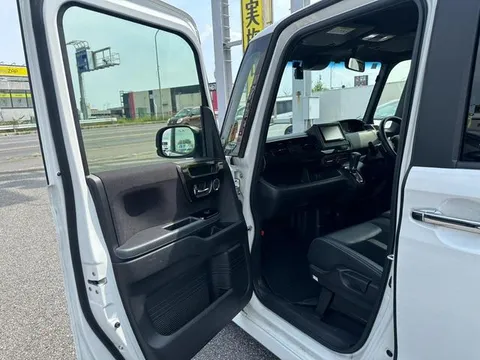 Honda N-BOX Custom