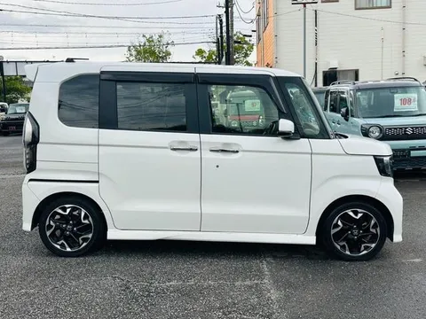 Honda N-BOX Custom