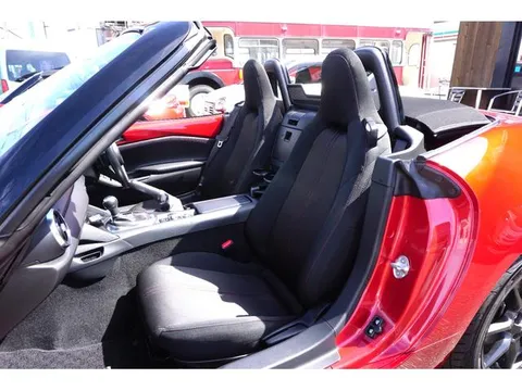 Mazda MX-5 (Roadster)