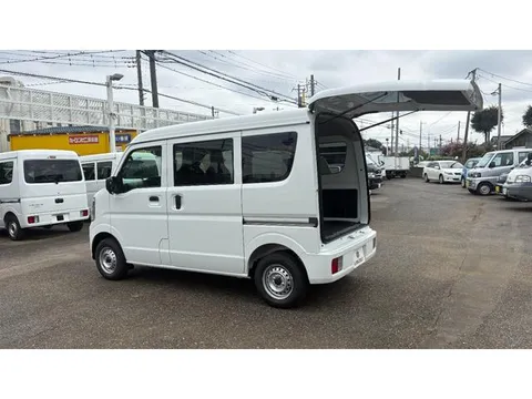 Nissan Clipper Van