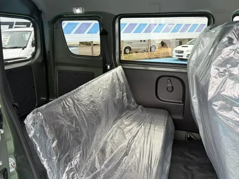 Nissan Clipper Van