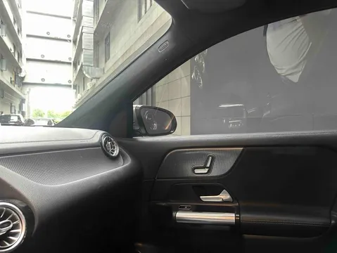 Mercedes-Benz Mercedes-Benz GLA