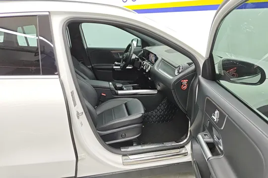 Mercedes-Benz Mercedes-Benz GLA